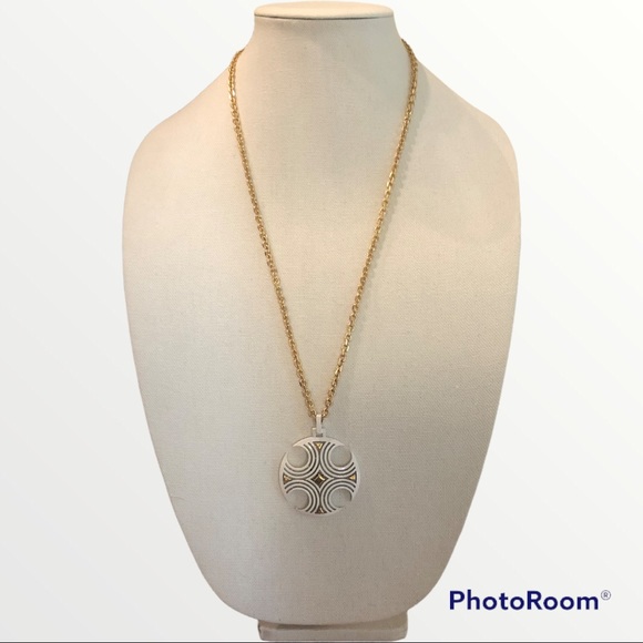🌸VTG Trifari Circular White and Gold Pendant Necklace - Picture 4 of 9